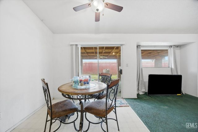 2114 Foxglove Court, Bakersfield, CA 93304