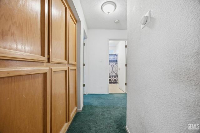 2114 Foxglove Court, Bakersfield, CA 93304