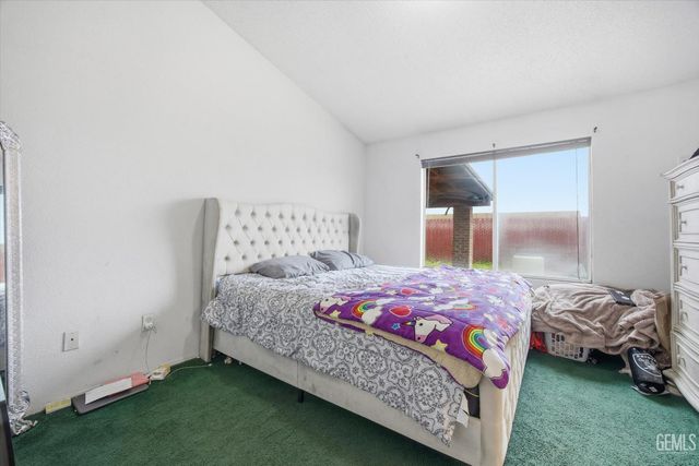 2114 Foxglove Court, Bakersfield, CA 93304