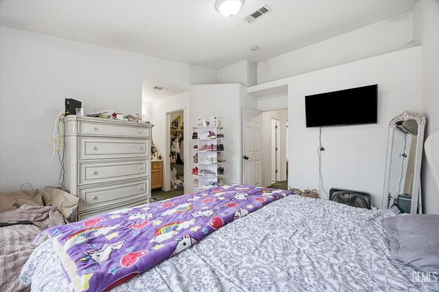 2114 Foxglove Court, Bakersfield, CA 93304