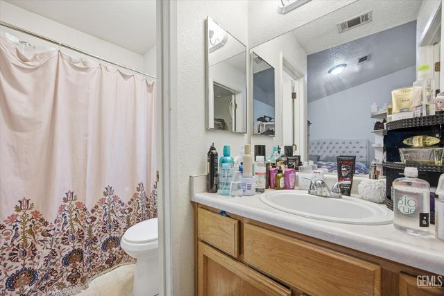 2114 Foxglove Court, Bakersfield, CA 93304