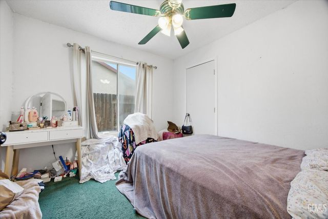 2114 Foxglove Court, Bakersfield, CA 93304