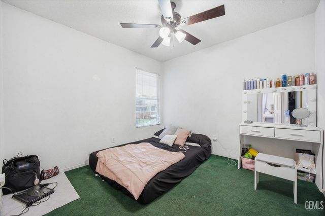 2114 Foxglove Court, Bakersfield, CA 93304