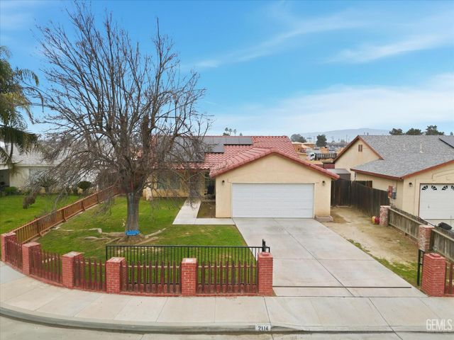2114 Foxglove Court, Bakersfield, CA 93304