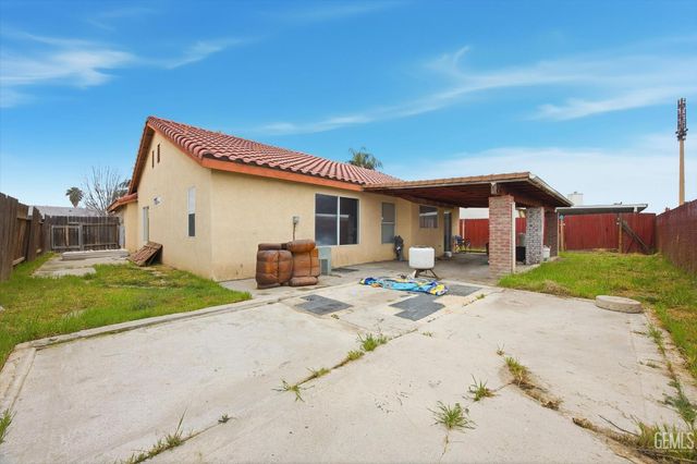 2114 Foxglove Court, Bakersfield, CA 93304