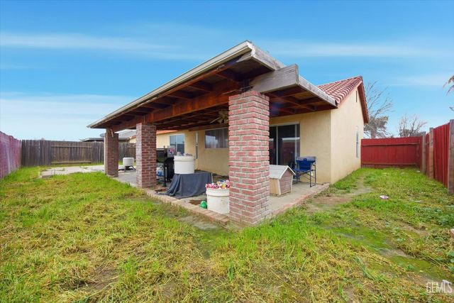 2114 Foxglove Court, Bakersfield, CA 93304