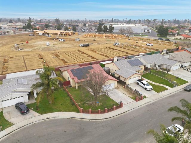 2114 Foxglove Court, Bakersfield, CA 93304