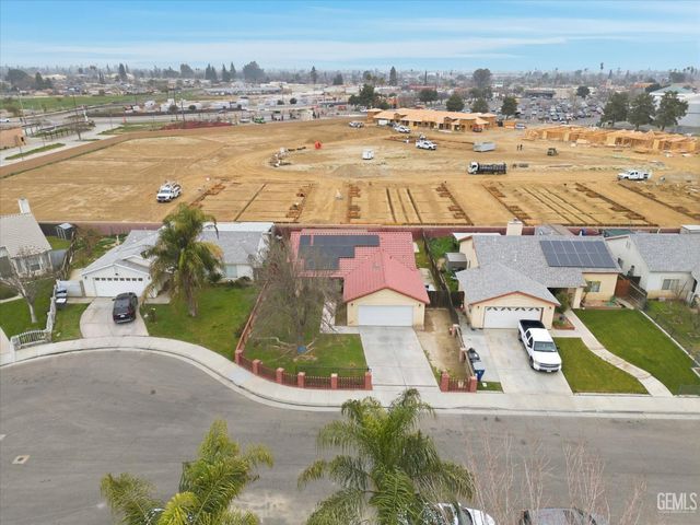 2114 Foxglove Court, Bakersfield, CA 93304