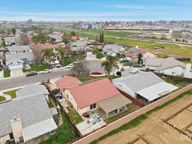 2114 Foxglove Court, Bakersfield, CA 93304