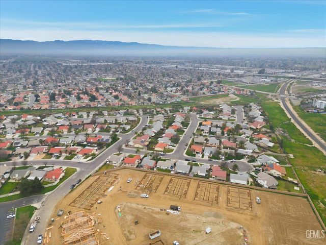 2114 Foxglove Court, Bakersfield, CA 93304