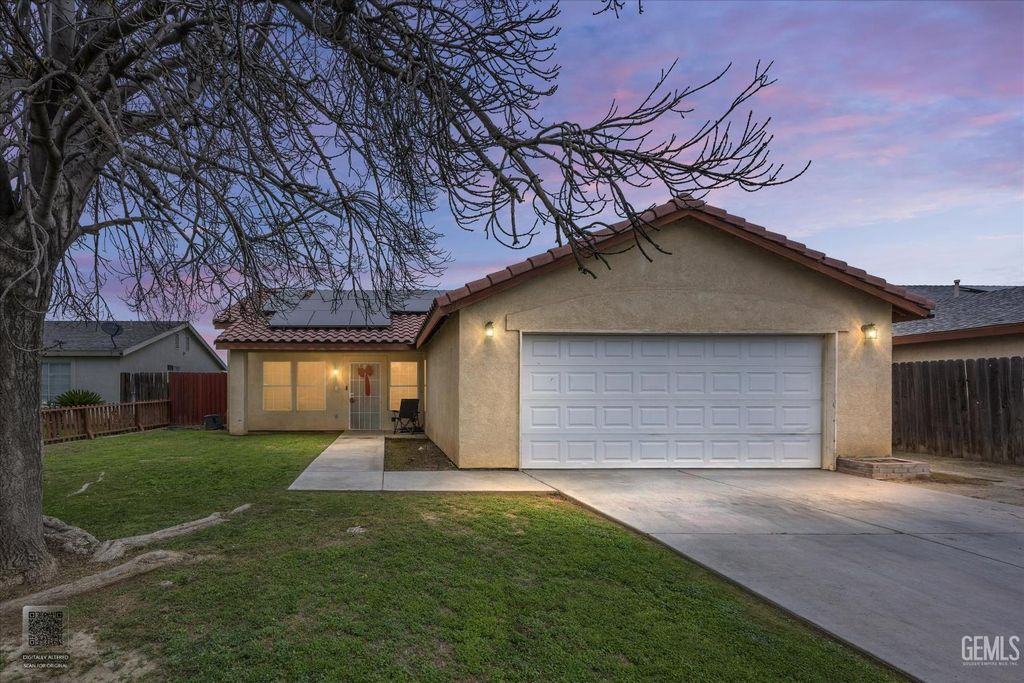 2114 Foxglove Court, Bakersfield, CA 93304