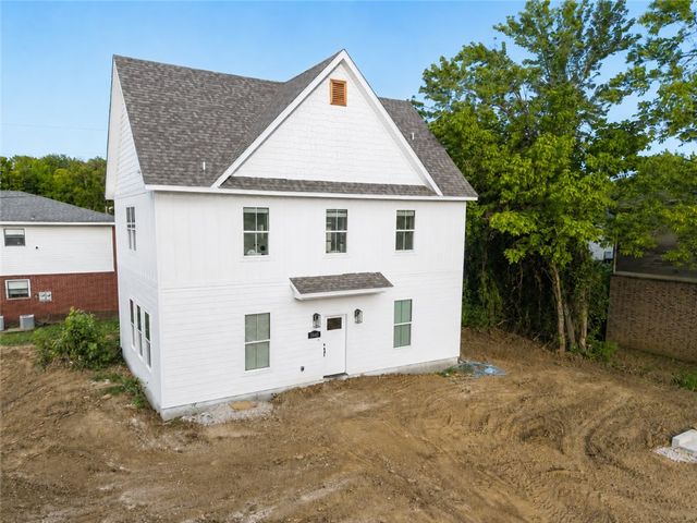 1640 N Leverett Avenue, Fayetteville, AR 72703