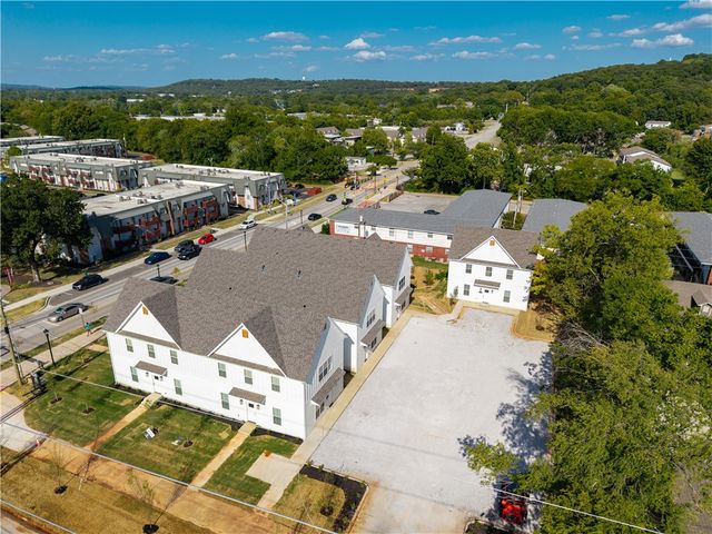 1640 N Leverett Avenue, Fayetteville, AR 72703