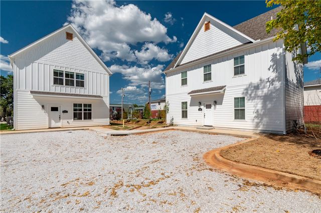 1640 N Leverett Avenue, Fayetteville, AR 72703
