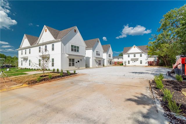 1640 N Leverett Avenue, Fayetteville, AR 72703