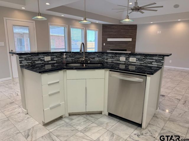 10523 COUNTY ROAD 35, Tyler, TX 75706