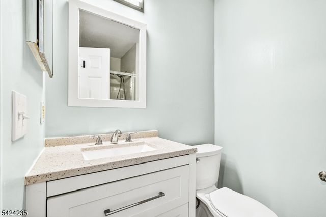 511 Dunn Cir 11, Bridgewater Twp., NJ 08807