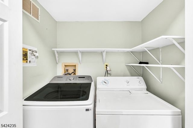 511 Dunn Cir 11, Bridgewater Twp., NJ 08807