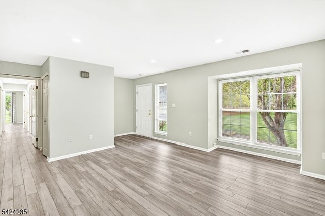 511 Dunn Cir 11, Bridgewater Twp., NJ 08807