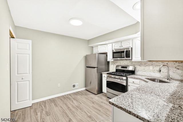 511 Dunn Cir 11, Bridgewater Twp., NJ 08807