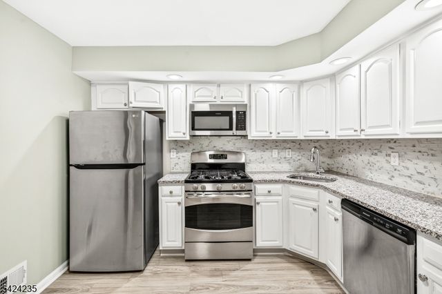 511 Dunn Cir 11, Bridgewater Twp., NJ 08807