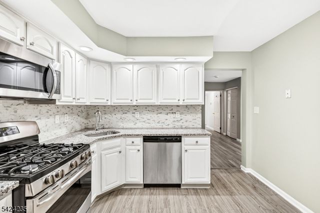 511 Dunn Cir 11, Bridgewater Twp., NJ 08807