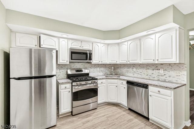 511 Dunn Cir 11, Bridgewater Twp., NJ 08807