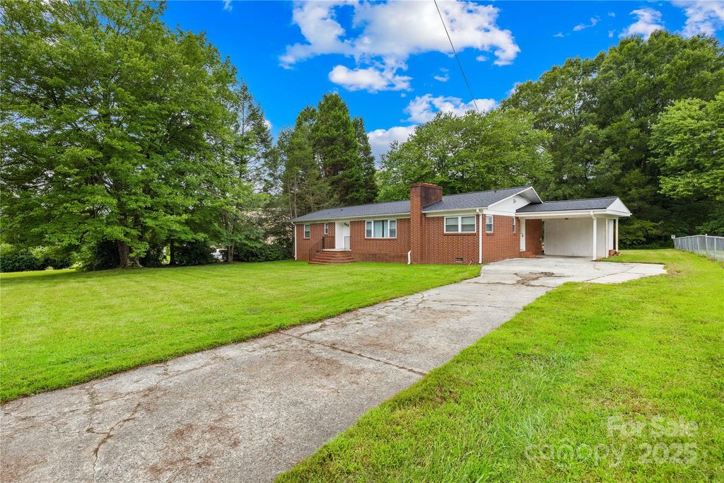 545 N Oakland Avenue, Statesville, NC 28677