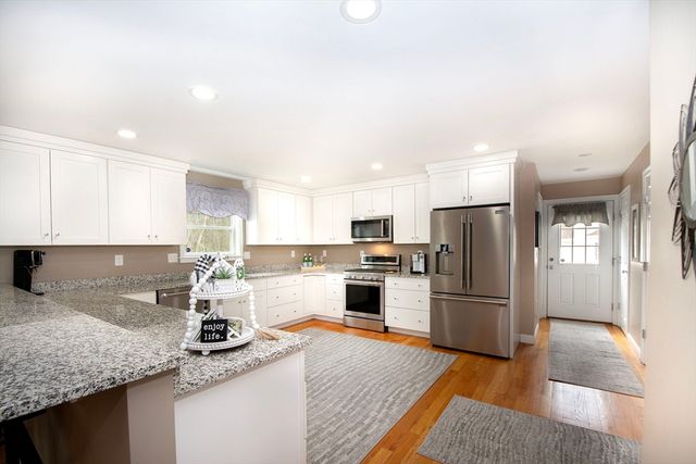 10 Jensen Farm Rd, Braintree, MA 02184