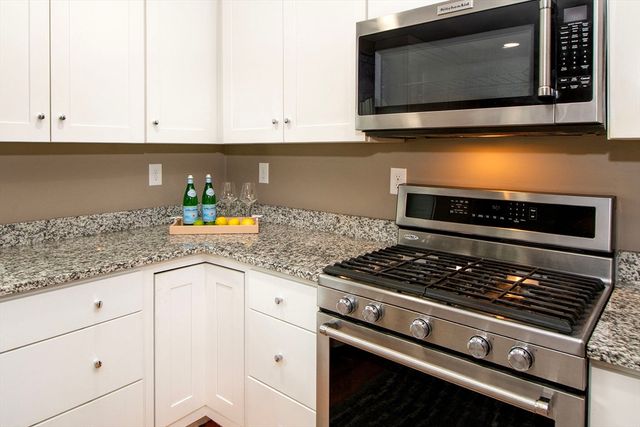 10 Jensen Farm Rd, Braintree, MA 02184