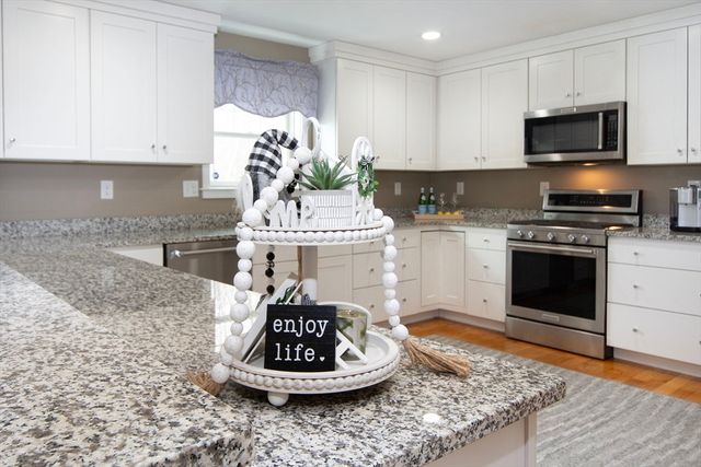 10 Jensen Farm Rd, Braintree, MA 02184