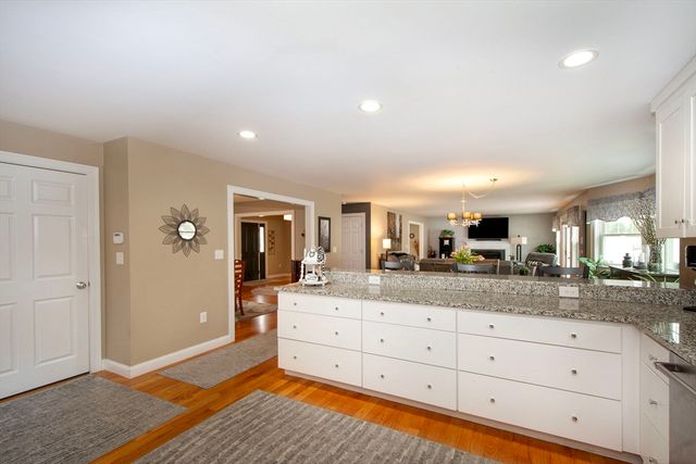 10 Jensen Farm Rd, Braintree, MA 02184