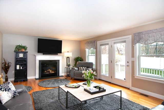 10 Jensen Farm Rd, Braintree, MA 02184