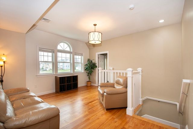 10 Jensen Farm Rd, Braintree, MA 02184