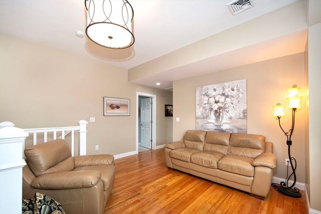 10 Jensen Farm Rd, Braintree, MA 02184