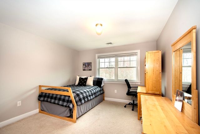 10 Jensen Farm Rd, Braintree, MA 02184