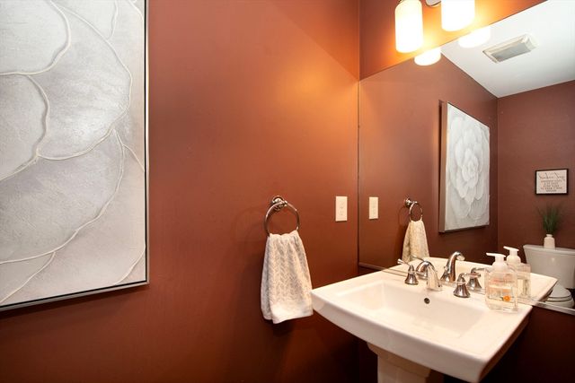 10 Jensen Farm Rd, Braintree, MA 02184