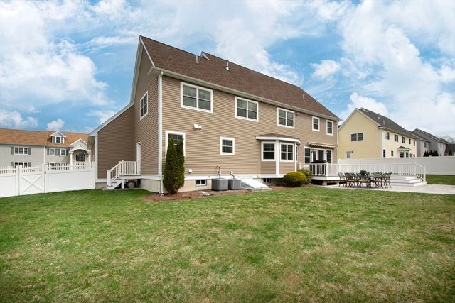 10 Jensen Farm Rd, Braintree, MA 02184