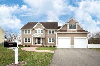 10 Jensen Farm Rd, Braintree, MA 02184