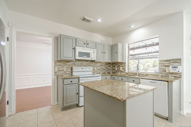 10449 Trailway Oak, San Antonio, TX 78240