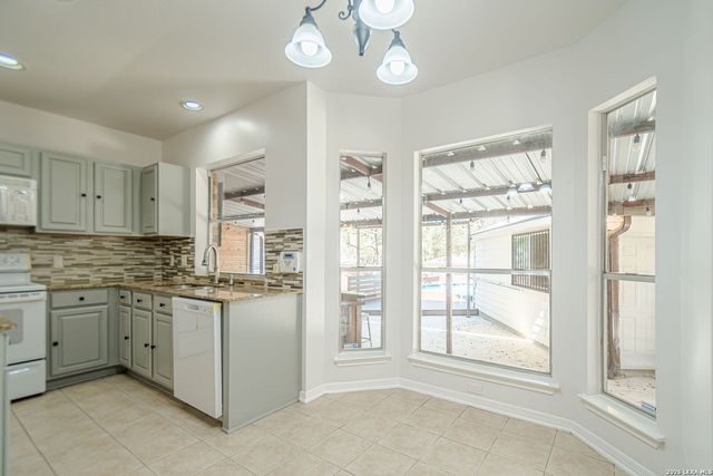 10449 Trailway Oak, San Antonio, TX 78240