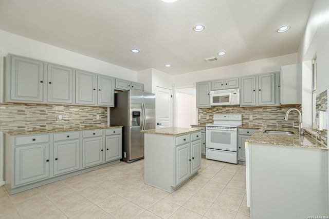 10449 Trailway Oak, San Antonio, TX 78240