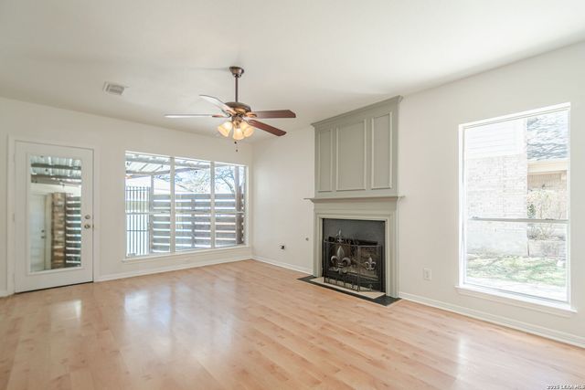 10449 Trailway Oak, San Antonio, TX 78240