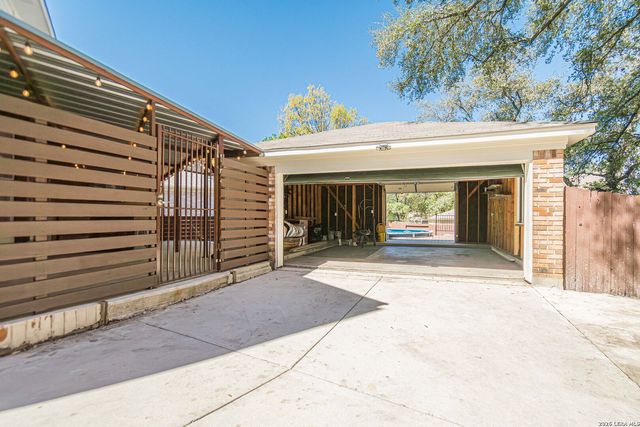 10449 Trailway Oak, San Antonio, TX 78240