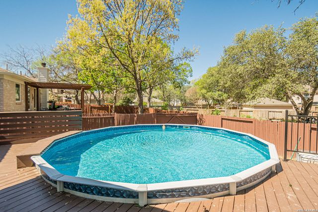 10449 Trailway Oak, San Antonio, TX 78240