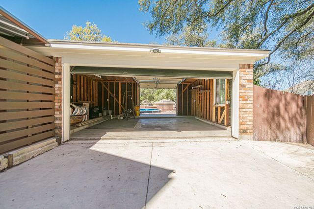 10449 Trailway Oak, San Antonio, TX 78240