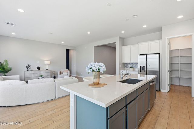 11256 E UTOPIA Avenue E, Mesa, AZ 85212