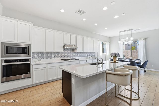 11256 E UTOPIA Avenue E, Mesa, AZ 85212