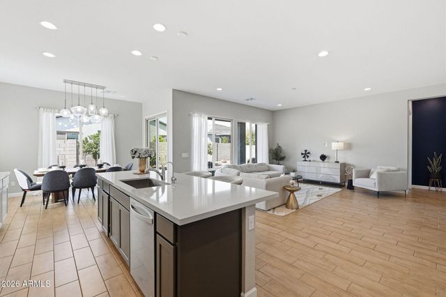 11256 E UTOPIA Avenue E, Mesa, AZ 85212