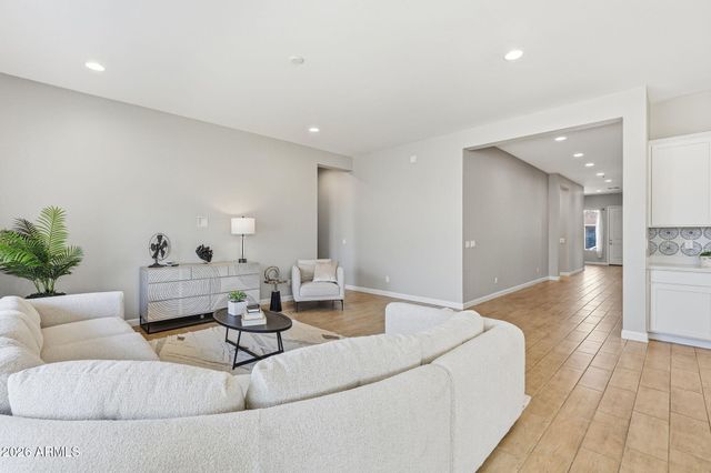 11256 E UTOPIA Avenue E, Mesa, AZ 85212